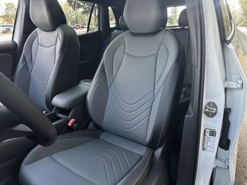 New 2026 Volkswagen Tiguan SE R-Line image 11