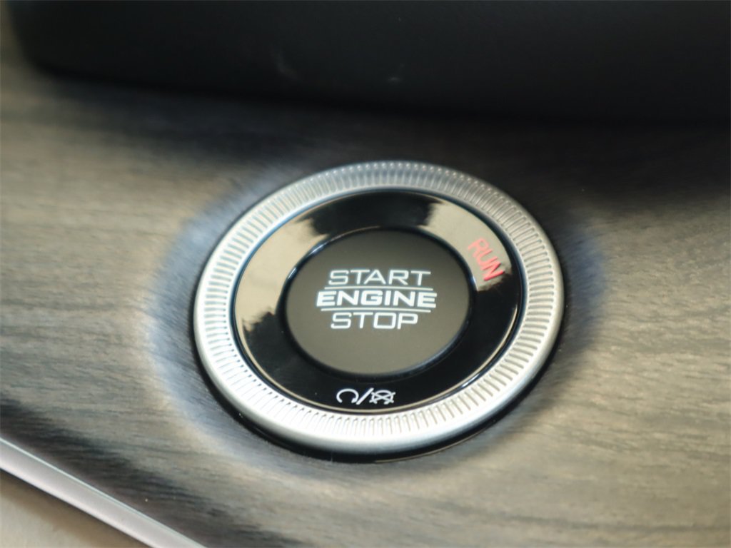 Used 2023 Jeep Grand Cherokee 4WD 4xe w/ Luxury Tech Group II image 16