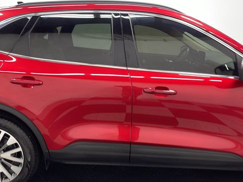 Used 2020 Ford Escape Titanium AWD/4WD image 23