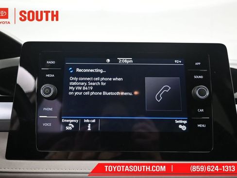 Used 2025 Volkswagen Taos SE FWD image 16