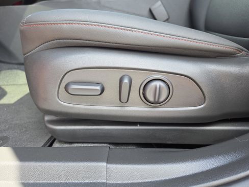 New 2026 Chevrolet Trax RS w/ Sunroof Package FWD image 22