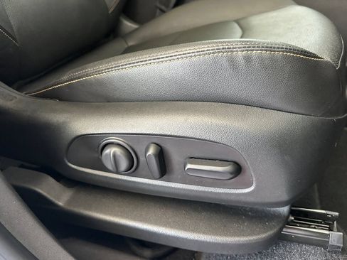 Used 2021 Chevrolet Equinox Premier FWD image 23