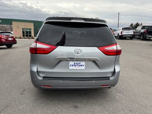 Used 2017 Toyota Sienna Limited FWD image 14