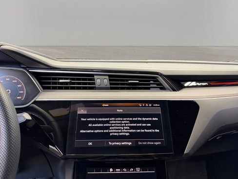 Used 2023 Audi e-tron S Premium Plus w/ Black Optic Package AWD/4WD image 24