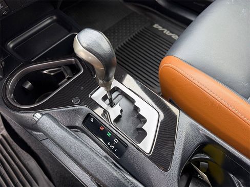 Used 2018 Toyota RAV4 SE w/ Advanced Technology Package image 23