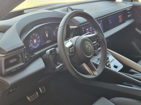 Certified 2025 Porsche Macan Turbo Electric AWD/4WD image 4