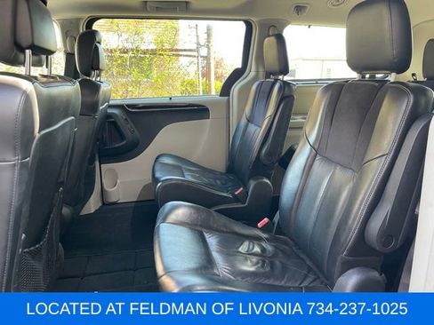 Used 2015 Chrysler Town & Country Limited Platinum FWD image 27