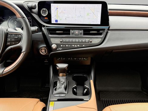 Used 2025 Lexus ES 300h w/ Accessory Package (Z1) FWD image 33