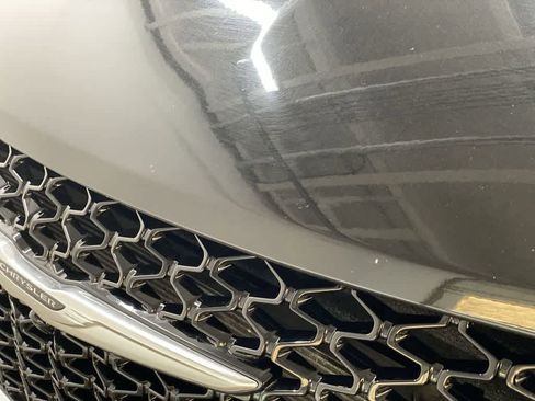 Used 2023 Chrysler Pacifica Touring-L image 31