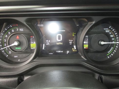 Used 2025 Jeep Wrangler Unlimited Sahara AWD/4WD image 18