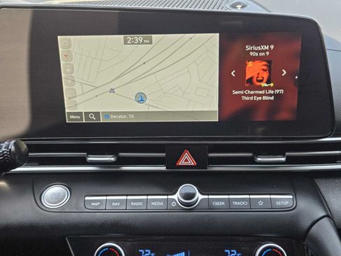 Certified 2025 Hyundai Elantra Limited FWD image 17
