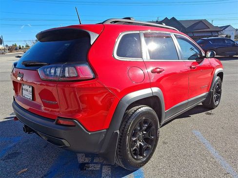 Used 2019 Jeep Cherokee Trailhawk image 6
