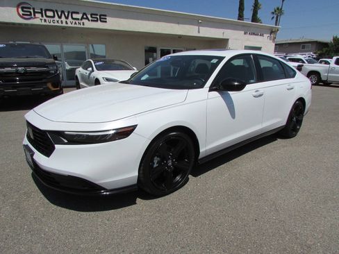 Used 2025 Honda Accord Sport image 4