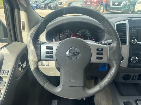 Used 2016 Nissan Frontier SV image 24