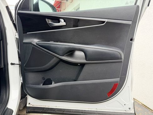 Used 2019 Kia Sorento AWD V6 image 26