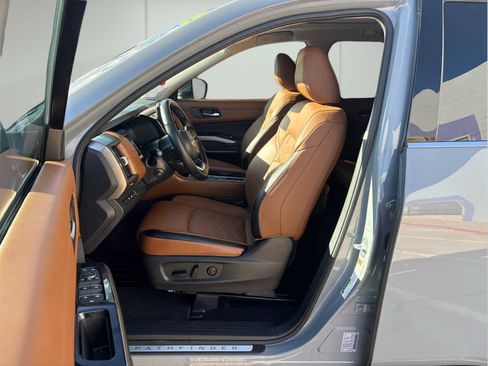 Used 2025 Nissan Pathfinder Platinum w/ Cargo Package FWD image 10