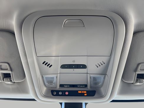 Used 2019 Chevrolet Equinox LT image 18