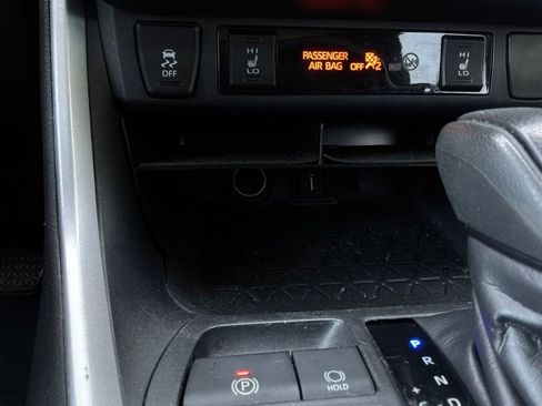 Used 2020 Toyota RAV4 XLE w/ Convenience Package AWD/4WD image 25