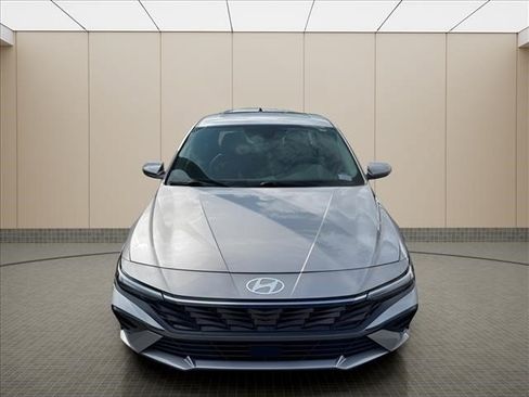 Used 2025 Hyundai Elantra SEL FWD image 6