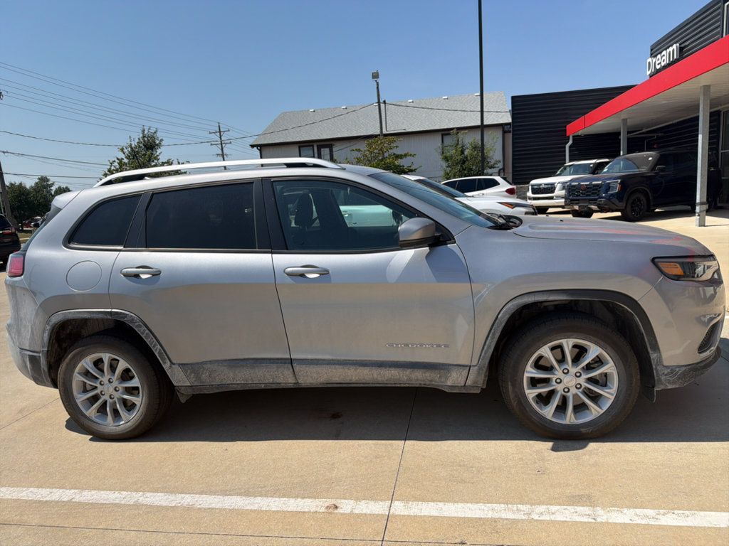 Used 2021 Jeep Cherokee Latitude AWD/4WD image 6
