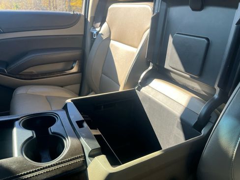 Used 2018 Chevrolet Suburban LT image 19