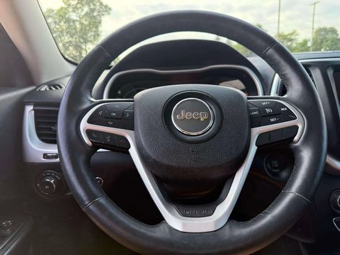 Used 2014 Jeep Cherokee Limited w/ Luxury Group AWD/4WD image 21