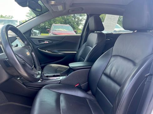 Used 2022 Chevrolet Malibu Premier FWD image 4