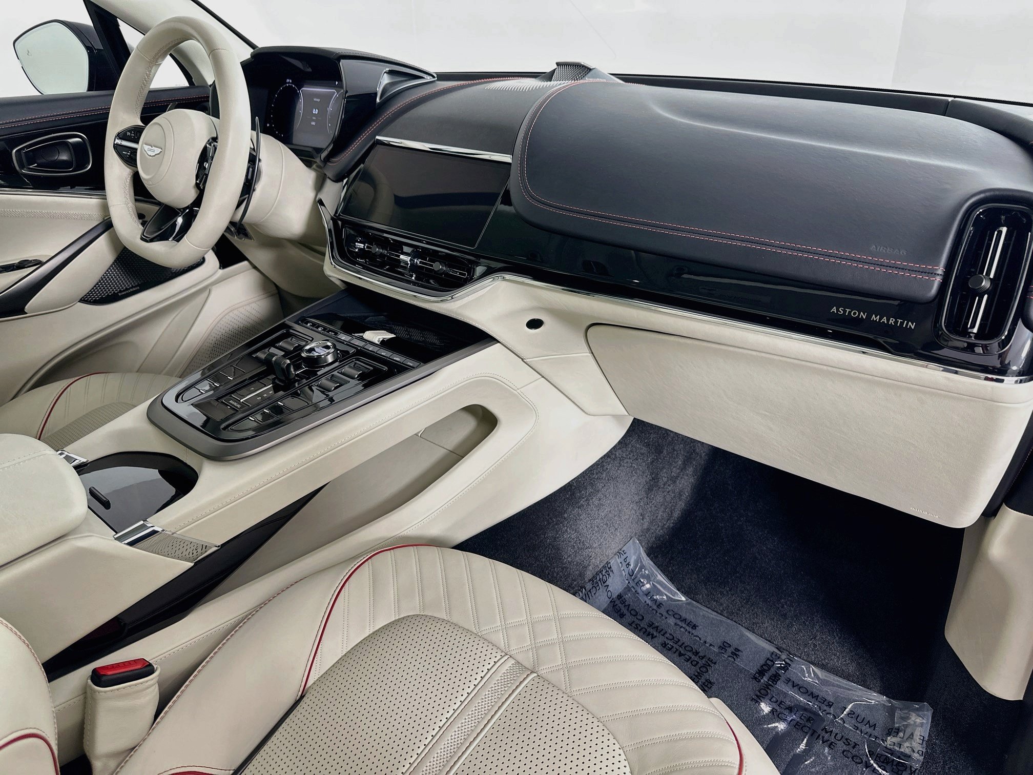 Used 2025 Aston Martin DBX 707 AWD/4WD image 31