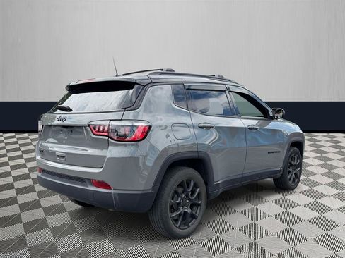 Used 2024 Jeep Compass Latitude w/ Convenience Group AWD/4WD image 5