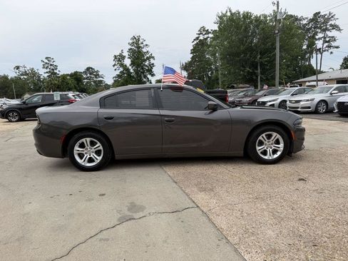 Used 2020 Dodge Charger SXT w/ Leather Interior Group RWD image 4