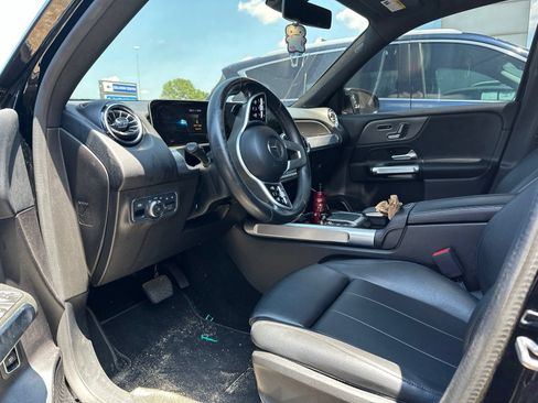 Used 2021 Mercedes-Benz GLB 250 w/ Premium Package image 9