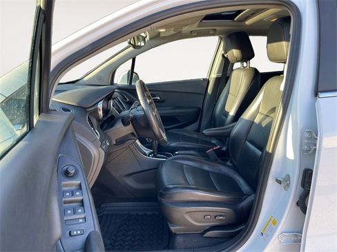 Used 2020 Chevrolet Trax Premier w/ LPO, Cargo Package image 9