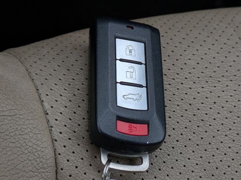 Used 2016 Mitsubishi Outlander SE image 33