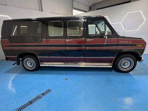 Used 1988 Ford E-150 and Econoline 150 RWD image 2