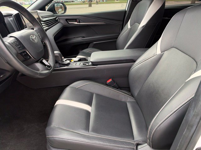 Certified 2026 Toyota Camry Hybrid FWD image 4