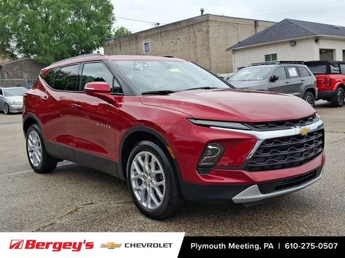 Used 2023 Chevrolet Blazer LT FWD image 2