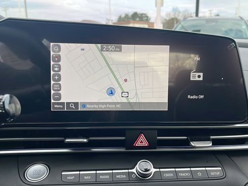 Certified 2024 Hyundai Elantra Limited image 20