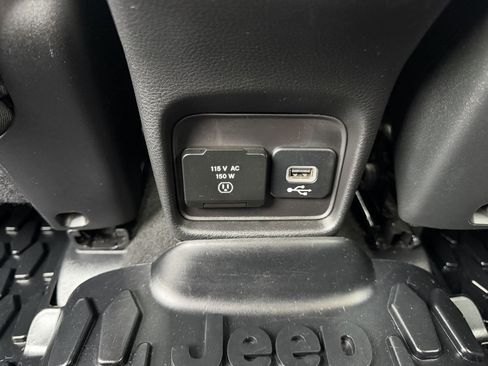 Used 2019 Jeep Compass Latitude FWD image 29