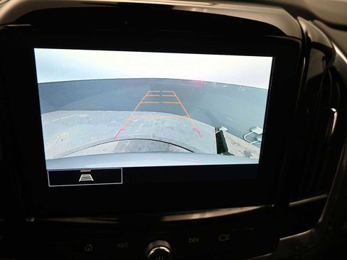 Used 2023 Chevrolet Traverse LT FWD image 14
