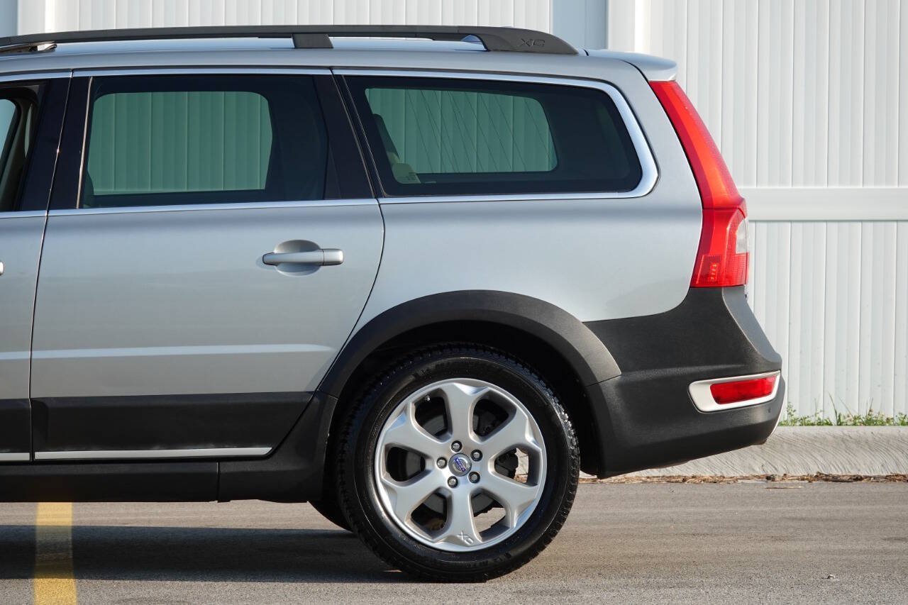 Used 2010 Volvo XC70 T6 AWD/4WD image 12