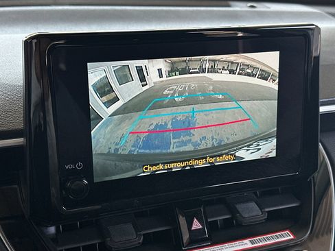 Used 2025 Toyota Corolla Cross LE FWD image 17