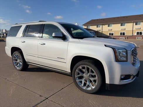 Used 2020 GMC Yukon Denali w/ Denali Premium Package image 1