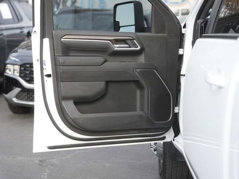 Used 2025 Chevrolet Silverado 3500 LT image 29