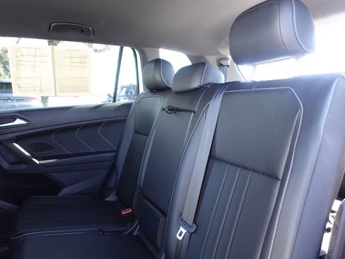 Used 2022 Volkswagen Tiguan SE R-Line image 23