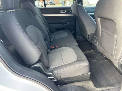 Used 2018 Ford Explorer XLT image 15