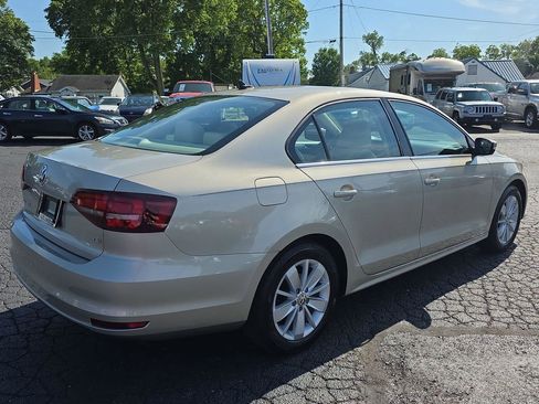 Used 2016 Volkswagen Jetta SE FWD image 2