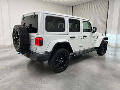 Used 2024 Jeep Wrangler Unlimited Sahara AWD/4WD image 9