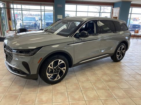 Used 2026 Lincoln Nautilus Premier AWD/4WD image 1