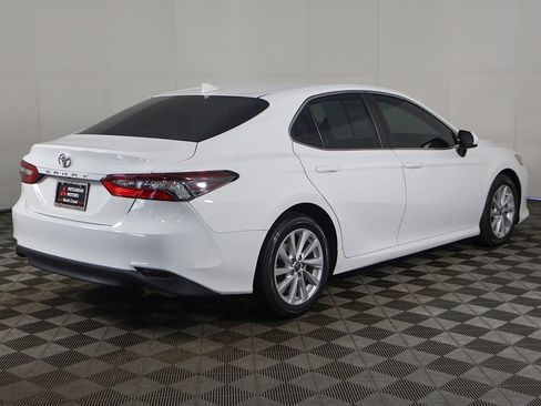 Used 2021 Toyota Camry LE image 7