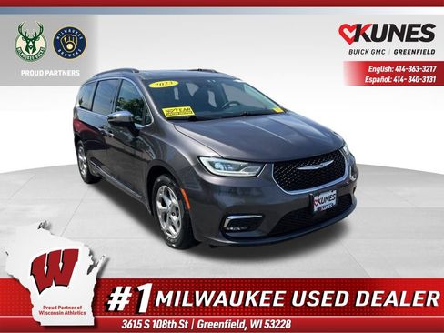 Used 2023 Chrysler Pacifica Limited FWD image 1
